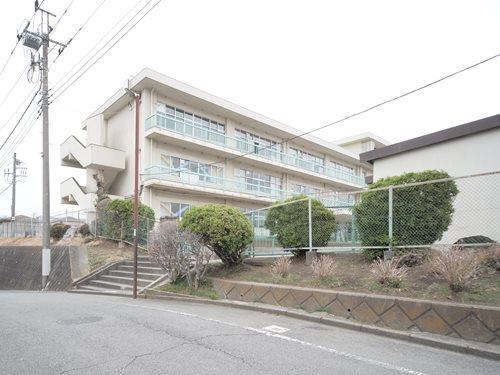 町田市立町田第四小学校 660m