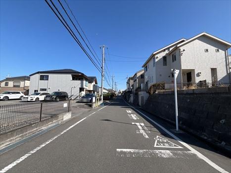 北側前面道路（2026年2月撮影）