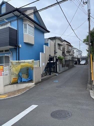 北東側前面道路