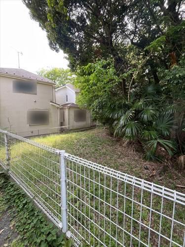 敷地北側は建物がなく開放感があります。