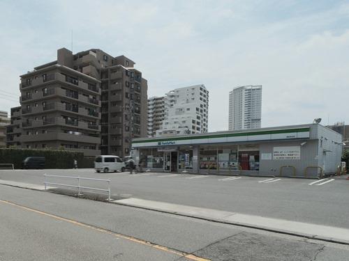 ファミリーマート南町田北店 360m