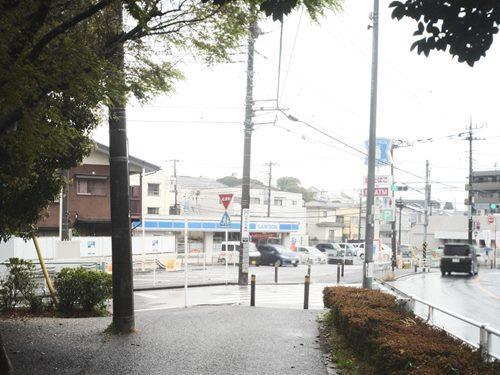 ローソン新東芹が谷店 570m