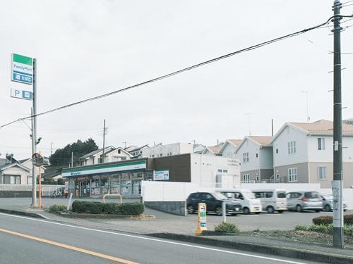 ファミリーマート綾瀬小園西 330m