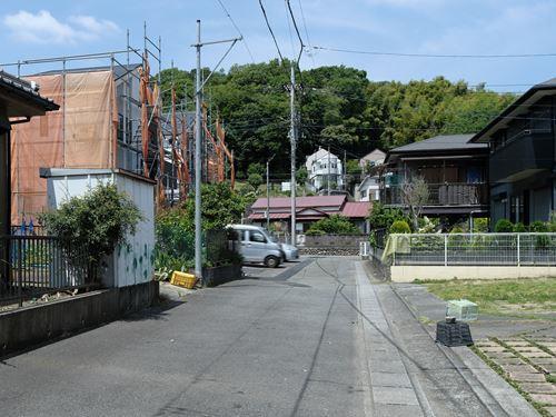 北側道路（撮影 2026.05）