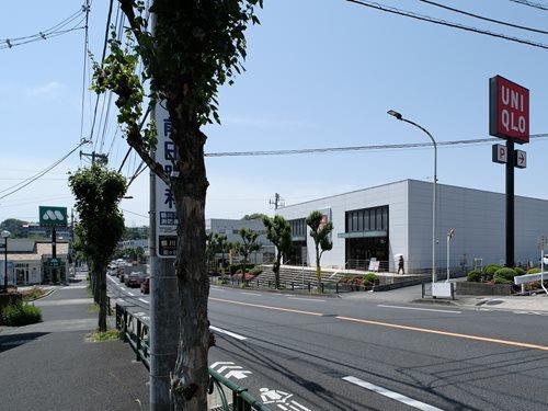 ユニクロ町田鶴川店 1030m