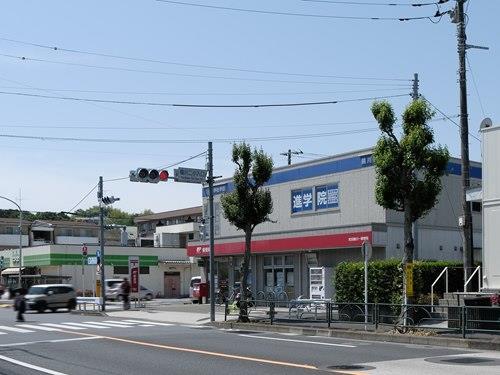 町田鶴川一郵便局 930m