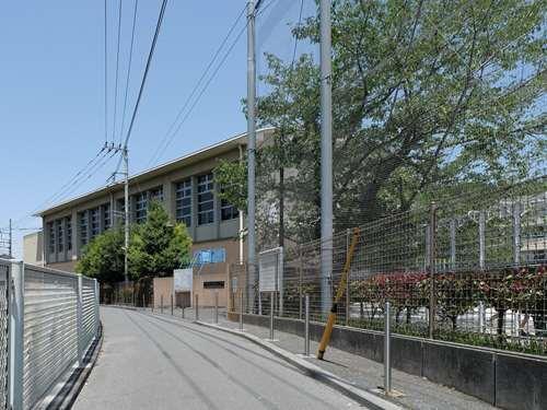 川崎市立柿生小学校 1110m
