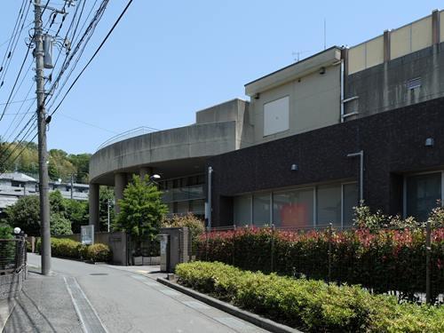 川崎市立麻生図書館柿生分館 1090m