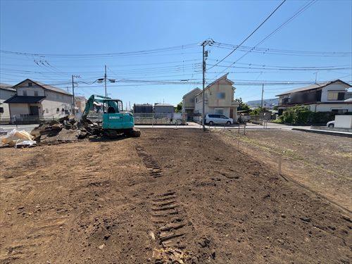 北西側隣接地には現況建物はありません。