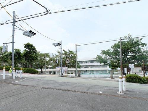 町田市立金井小学校 260m