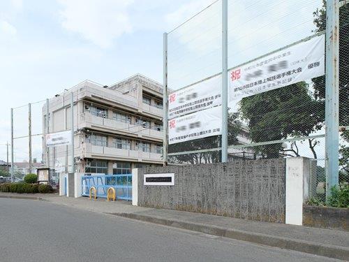 町田市立金井中学校 1040m