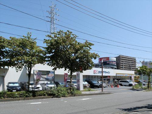 ココカラファイン上鶴間本町店 210m