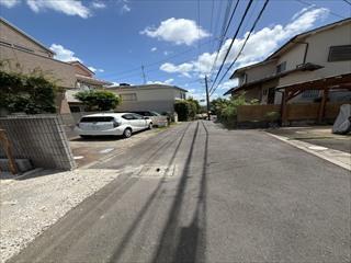 現地２号棟（前面道路）2026年8月撮影
