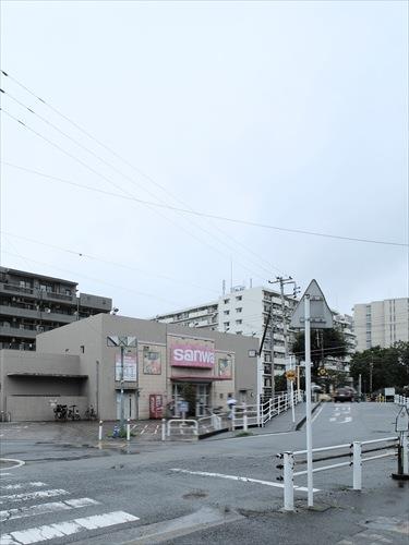 sanwa東林間西口店 390m