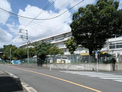 町田市立小川小学校 330m