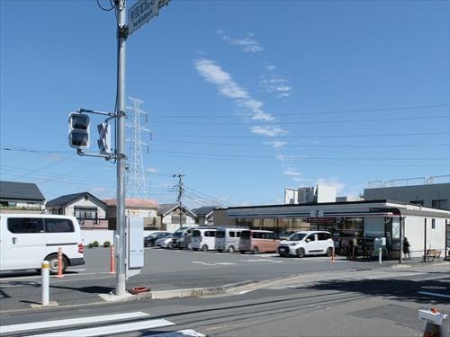 セブンイレブン横浜奈良北団地店 240m