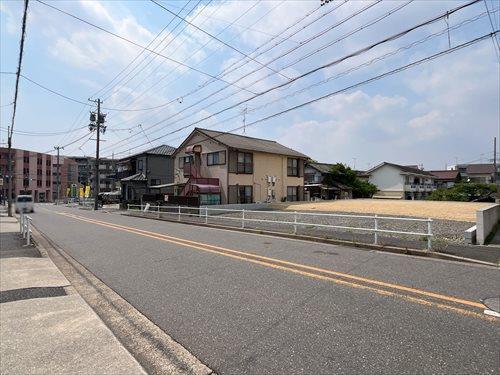 前面道路(東側から/2024年6月撮影)