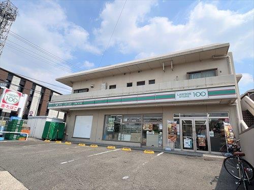 ローソンストア100楽園町店まで90m