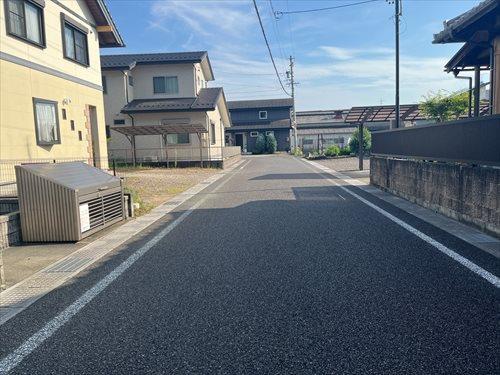 西側前面道路1