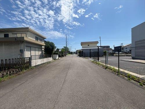 南東側前面道路２（2025年6月撮影）