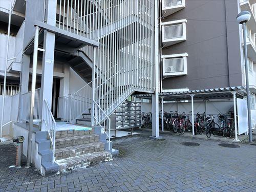 マンション出入口