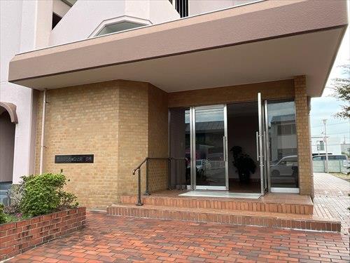 マンション出入口