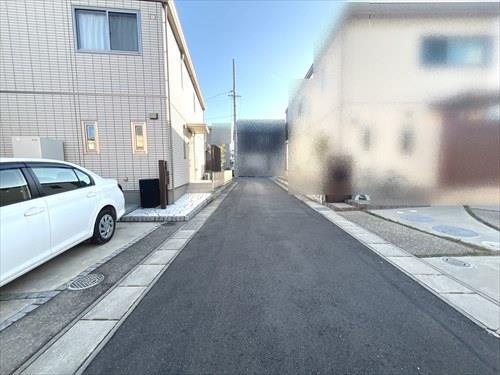 西側前面道路