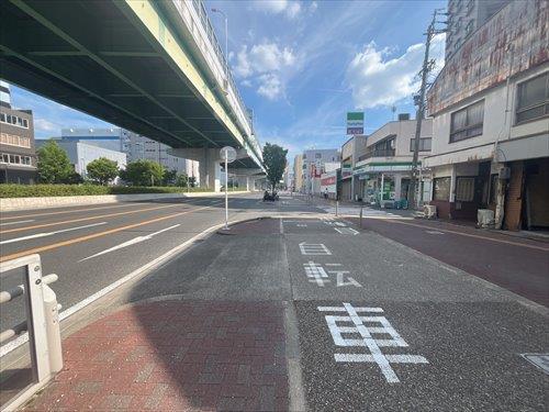 東側前面道路