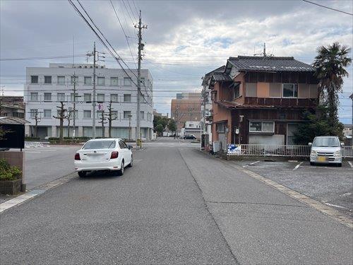 東側前面道路１