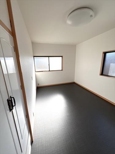 ２階南西側洋室