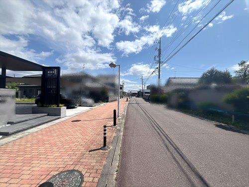 西側前面道路