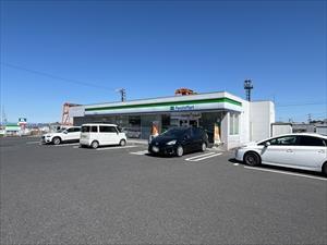 ファミリーマート吉根住宅前店まで100m ファミリーマート吉根住宅前店まで100m