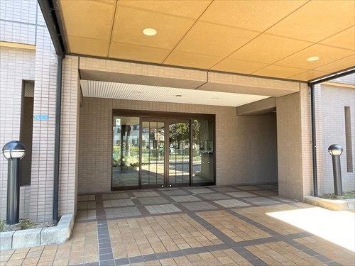マンション出入口(西側）