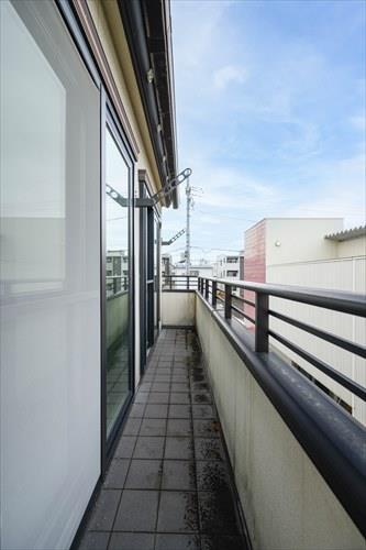 東側バルコニー