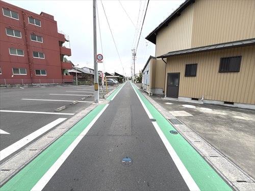 北東側前面道路