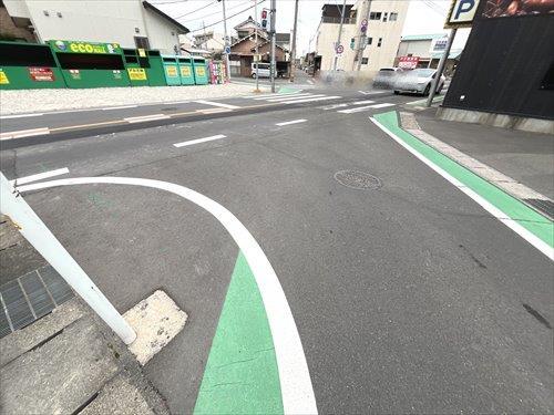 西側前面道路および北東側前面道路