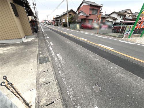 西側前面道路