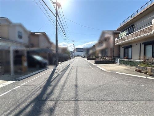 南東側前面道路