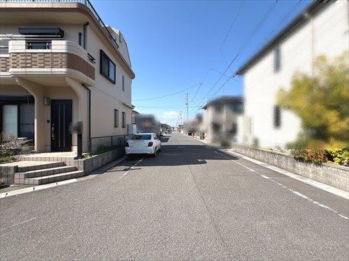 北東側前面道路