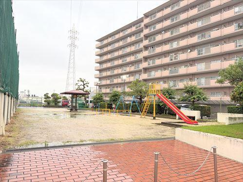 マンション敷地内公園