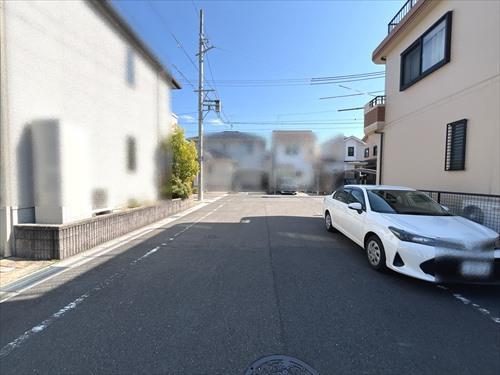 北東側前面道路