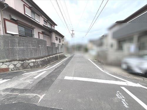 北側接道道路（2026年10月撮影）