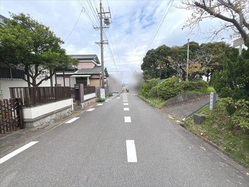 東側接道道路（2026年10月撮影）
