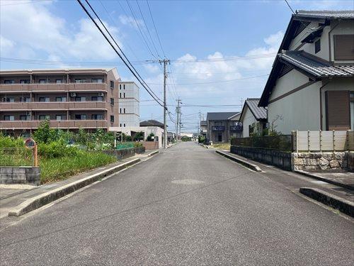 前面道路(南側から撮影)-1