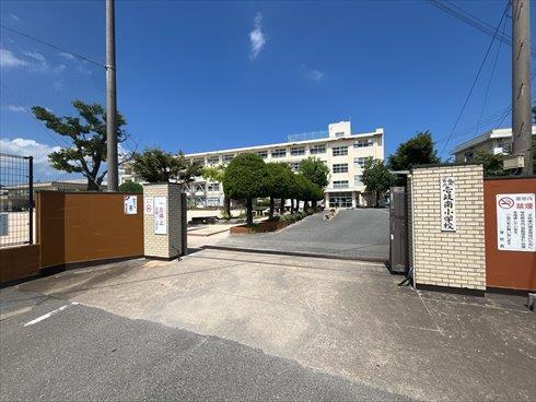 壱岐南小学校　徒歩7分