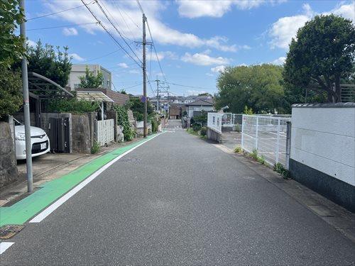 前面道路（西側から撮影）　