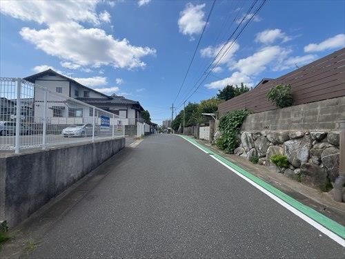 前面道路（東側から撮影）