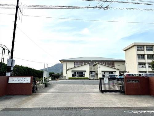 前原西中学校まで1,990ｍ