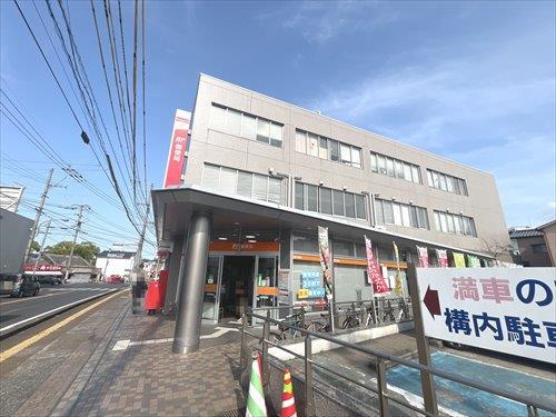 前原郵便局まで620ｍ