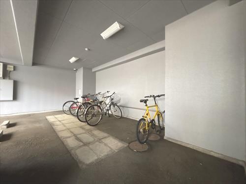 駐輪場（別角度）